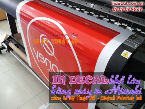 Trực tiếp thực hiện in decal khổ lớn khẩu hiệu, logo cho khách hàng tại In Decal - InDecal.com.vn